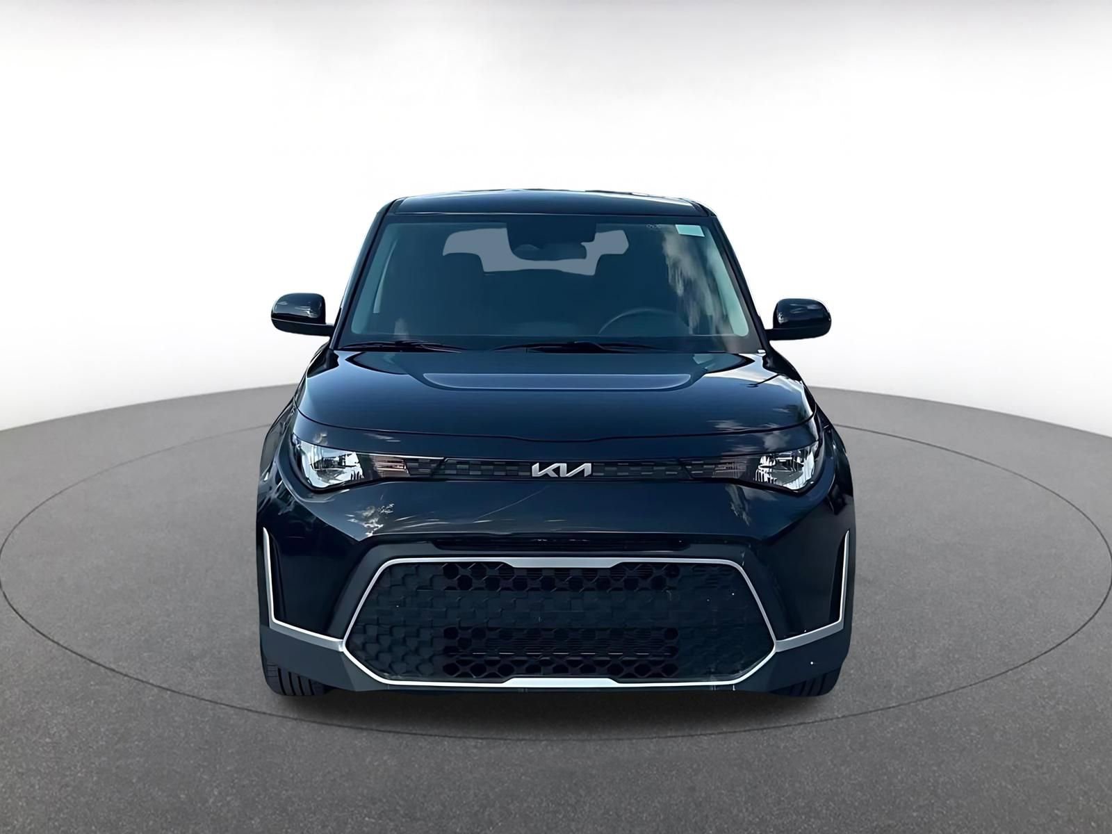 Used 2025 Kia Soul LX w/ LX Technology Package FWD image 4