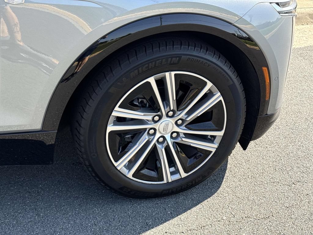 Used 2024 Cadillac Lyriq Luxury AWD/4WD image 14