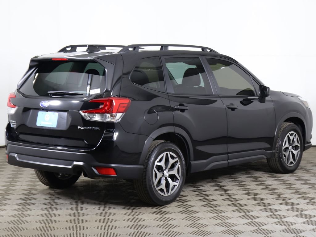 Used 2024 Subaru Forester Premium image 11