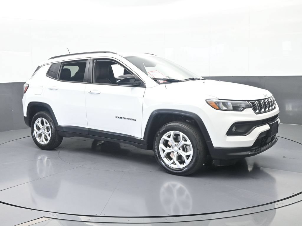 Used 2024 Jeep Compass Latitude AWD/4WD image 8