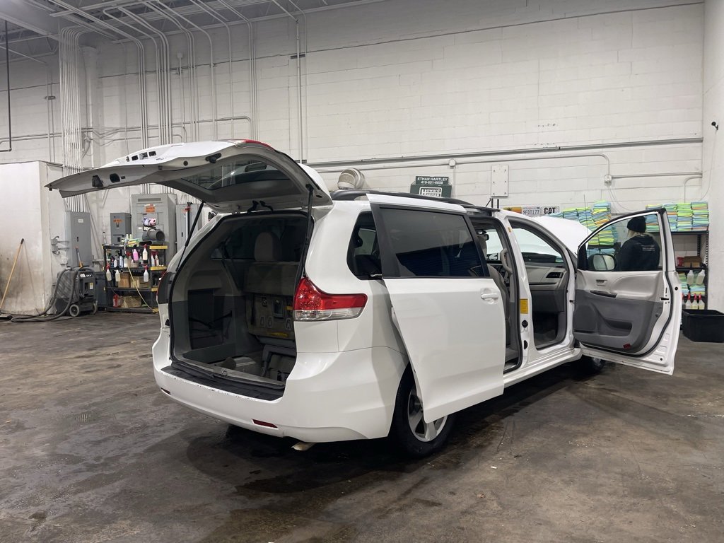 Used 2011 Toyota Sienna LE image 28