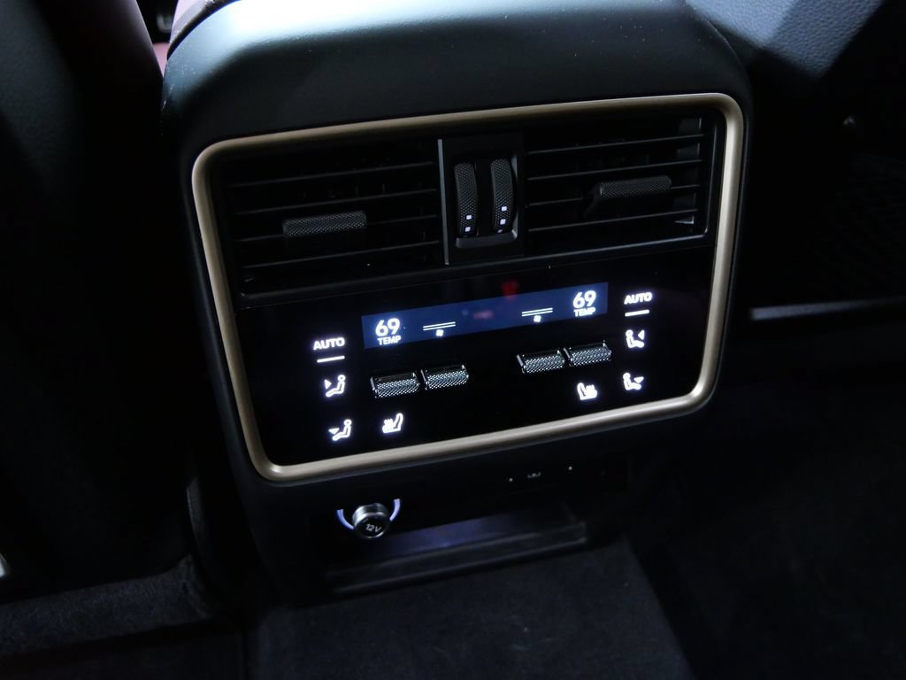 Used 2025 Porsche Cayenne S AWD/4WD image 19
