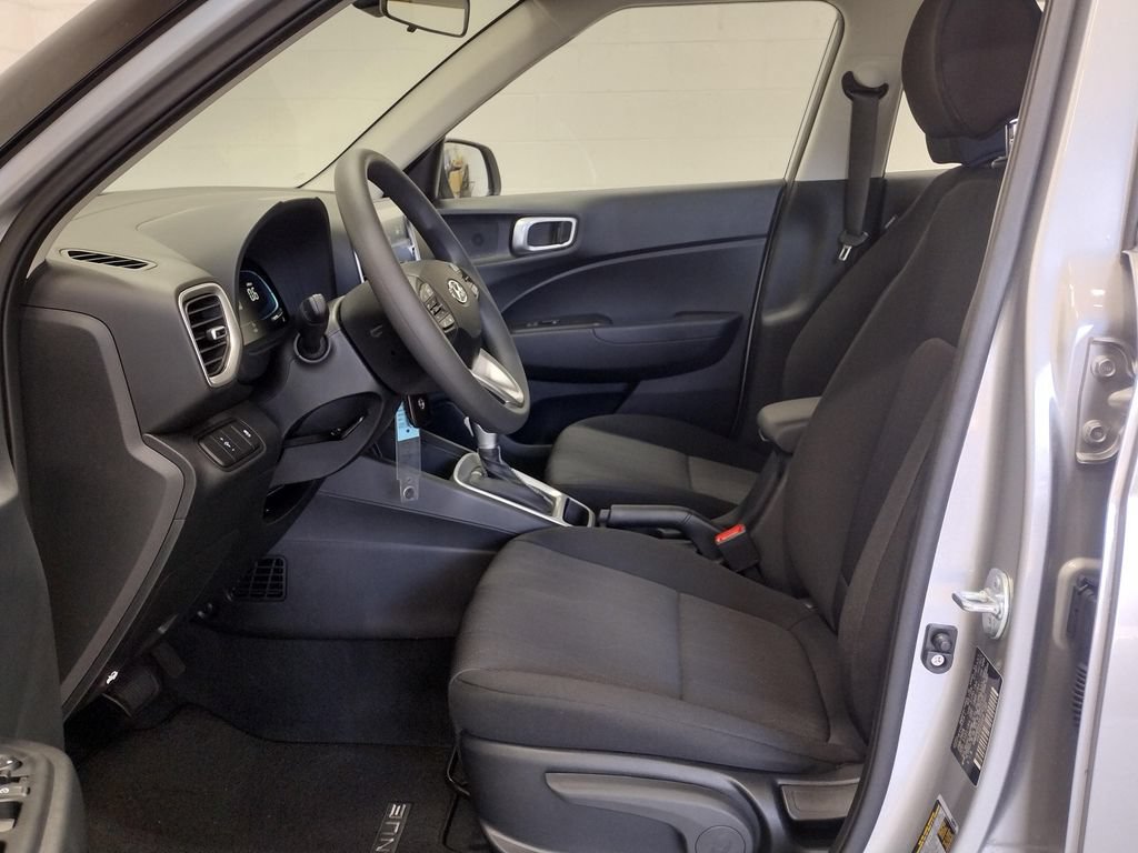 Certified 2026 Hyundai Venue SE FWD image 19