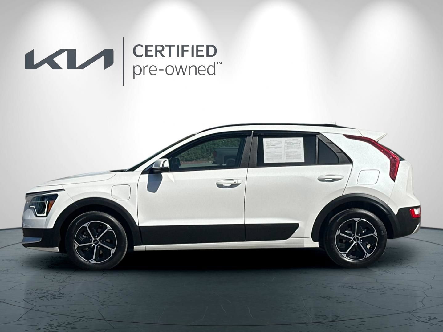 Certified 2025 Kia Niro EX FWD image 7