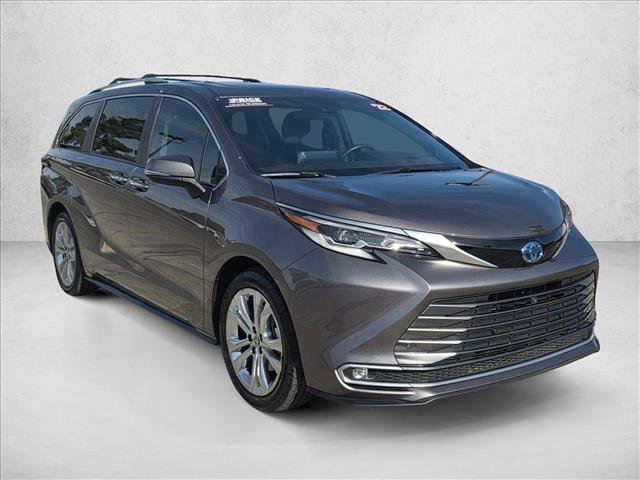 Used 2022 Toyota Sienna Platinum image 3