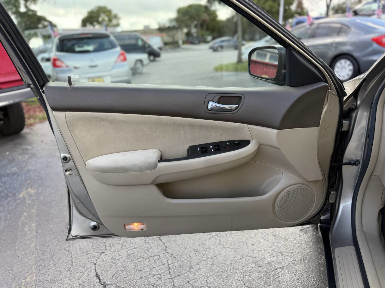 Used 2004 Honda Accord LX image 13