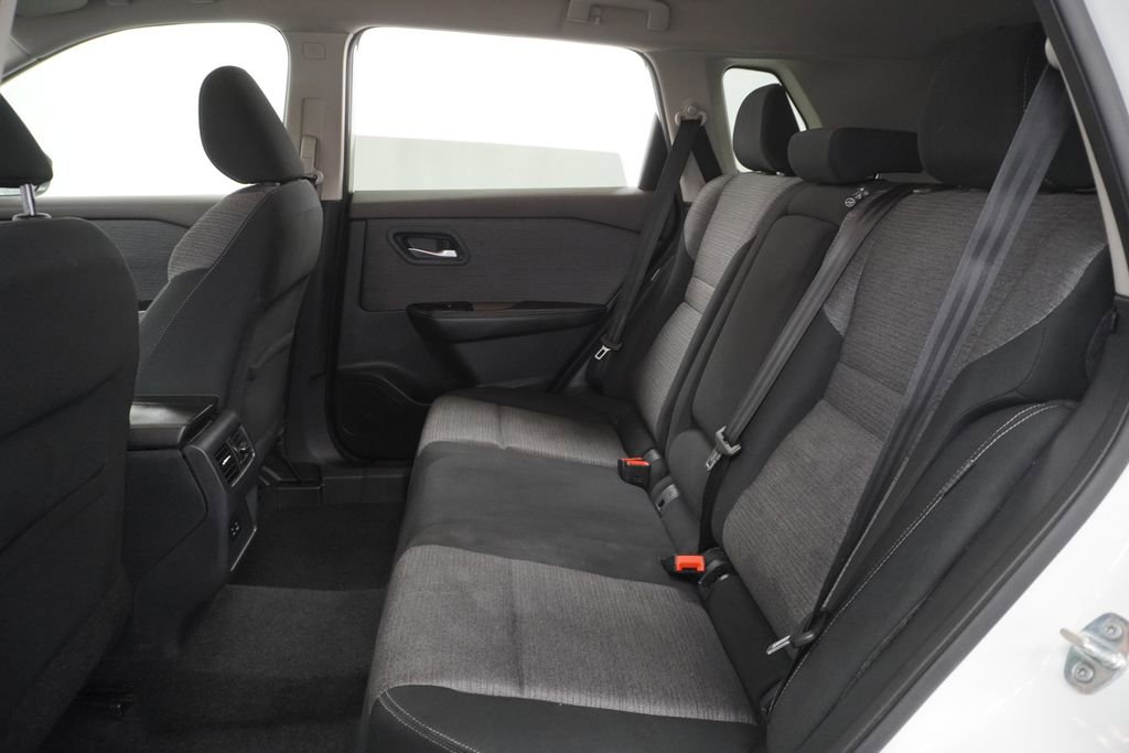 Used 2021 Nissan Rogue SV AWD/4WD image 19