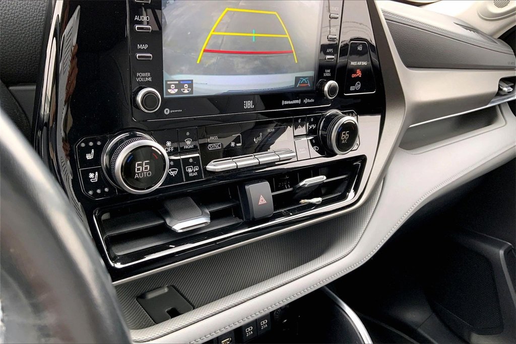 Used 2021 Toyota Highlander Limited image 31