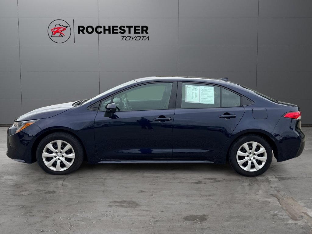 Used 2025 Toyota Corolla LE FWD image 2