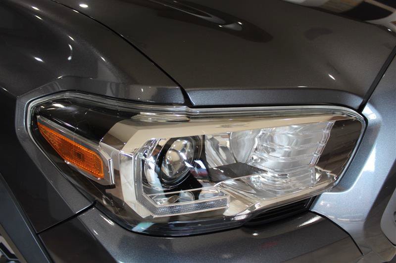 Used 2021 Toyota Tacoma TRD Off-Road w/ Technology Package AWD/4WD image 10