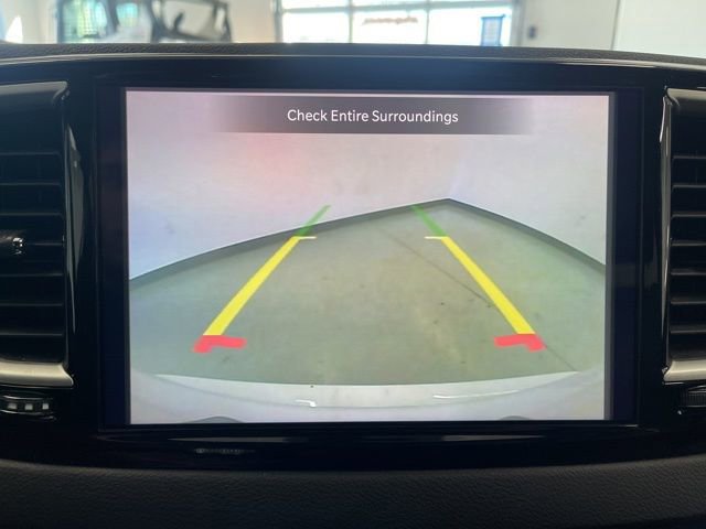 Used 2025 Chrysler Pacifica Select image 46