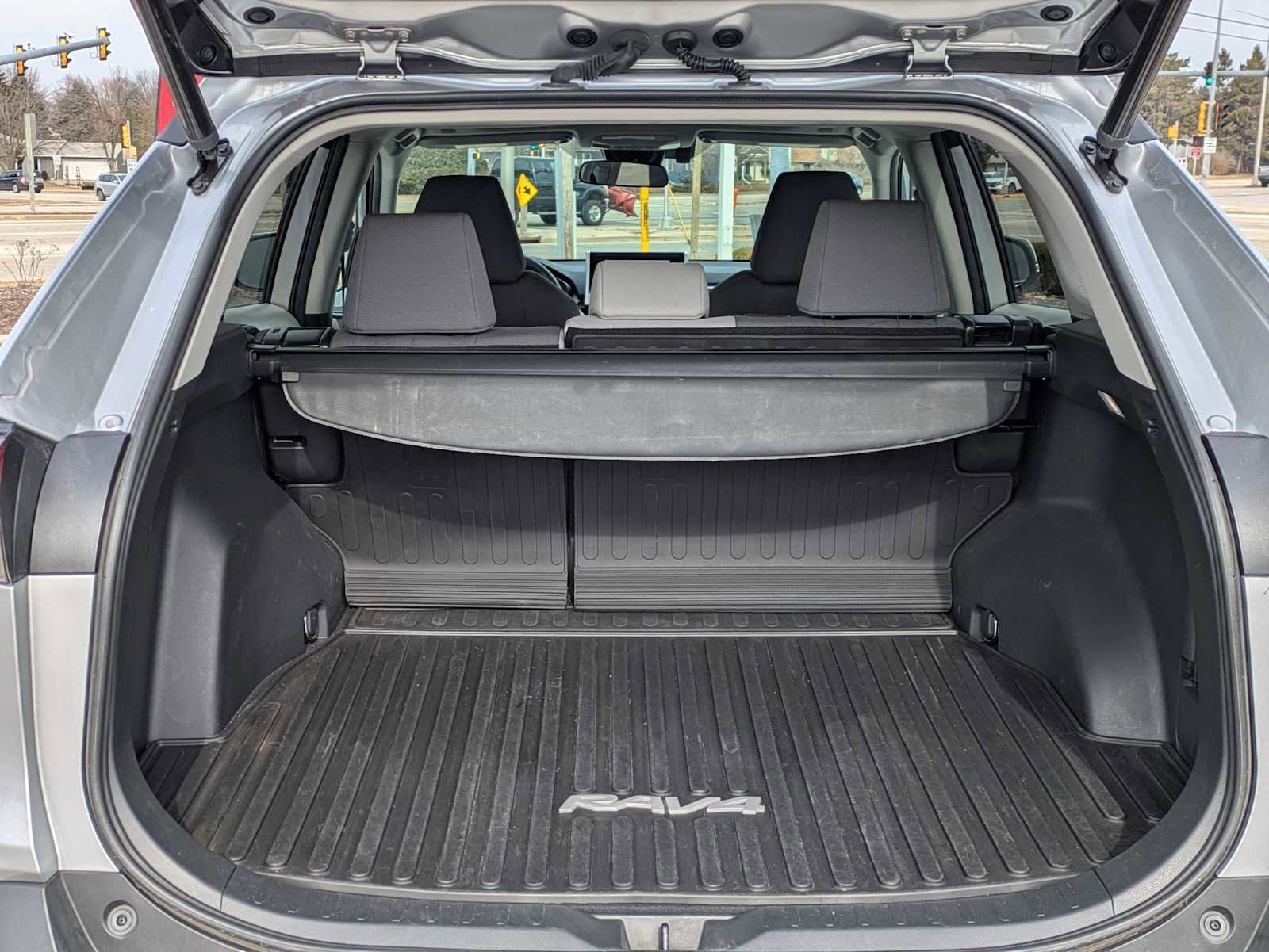 Used 2023 Toyota RAV4 XLE w/ Convenience Package AWD/4WD image 31