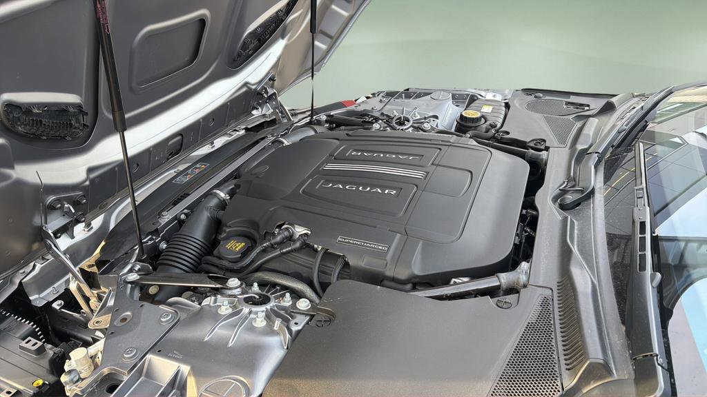 Used 2022 Jaguar F-TYPE Convertible RWD image 37