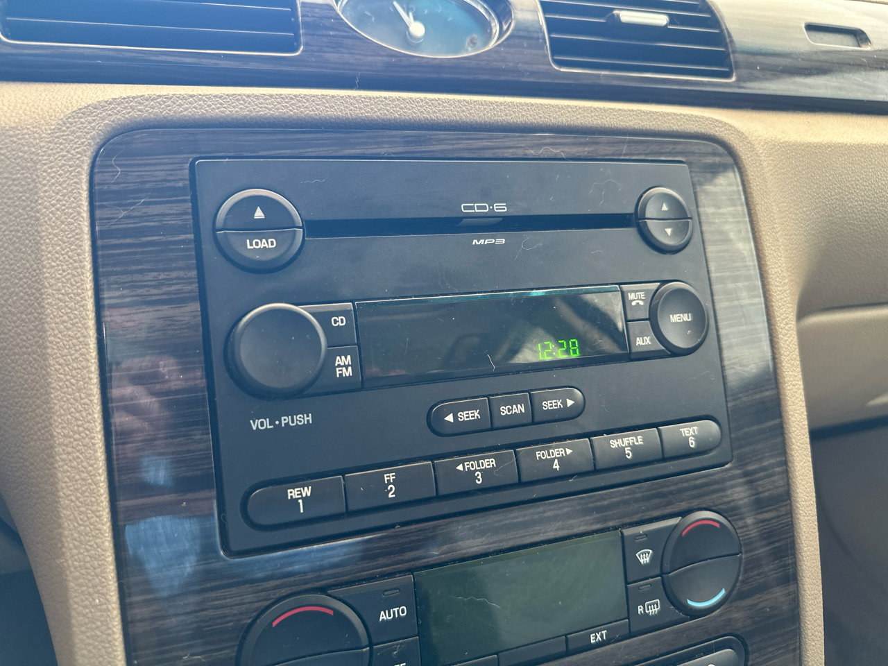 Used 2005 Mercury Montego Luxury image 43