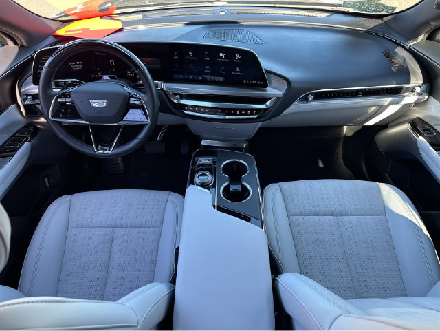 Certified 2024 Cadillac Lyriq Luxury AWD/4WD image 28