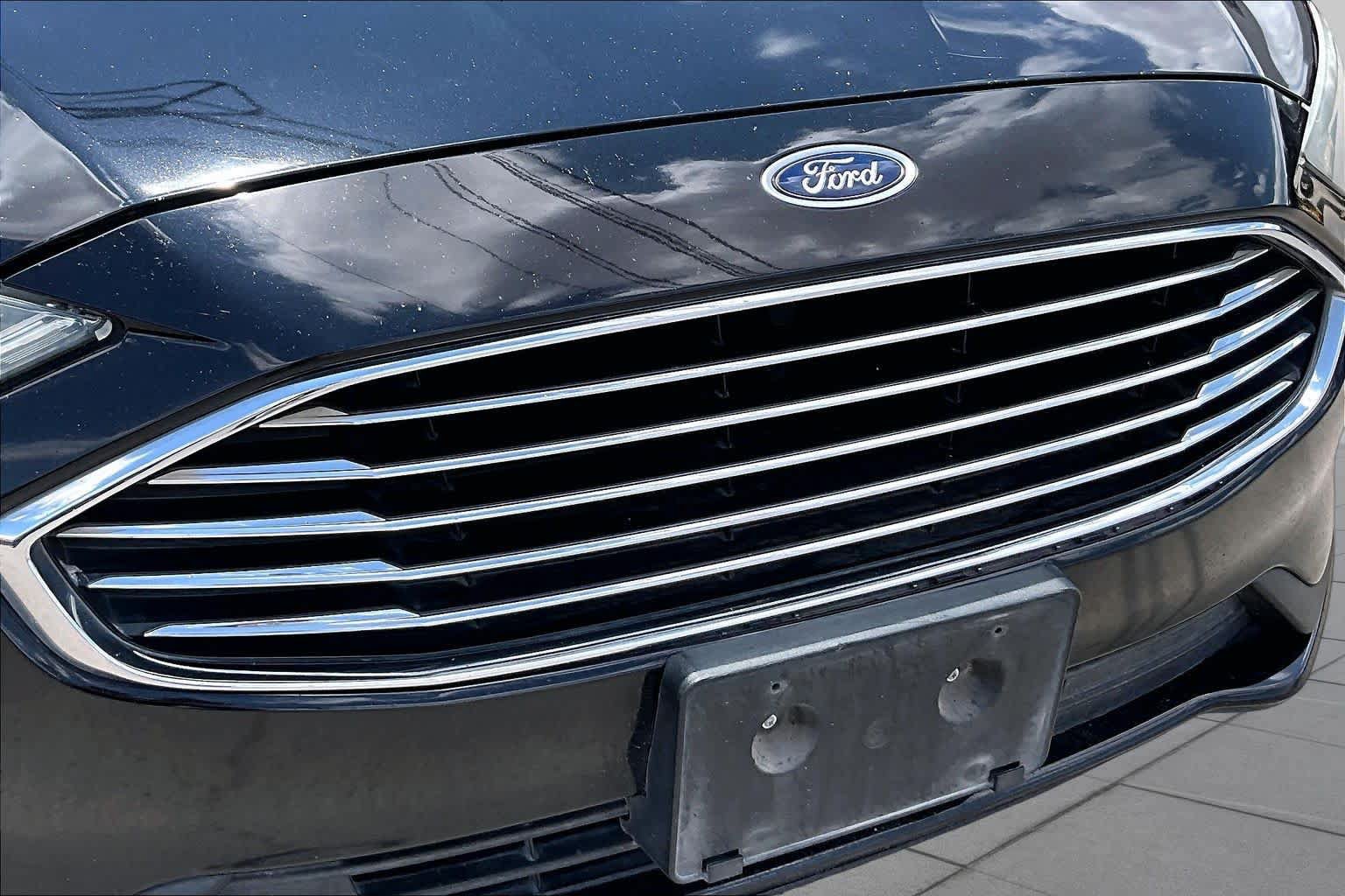 Used 2020 Ford Fusion SE FWD image 29