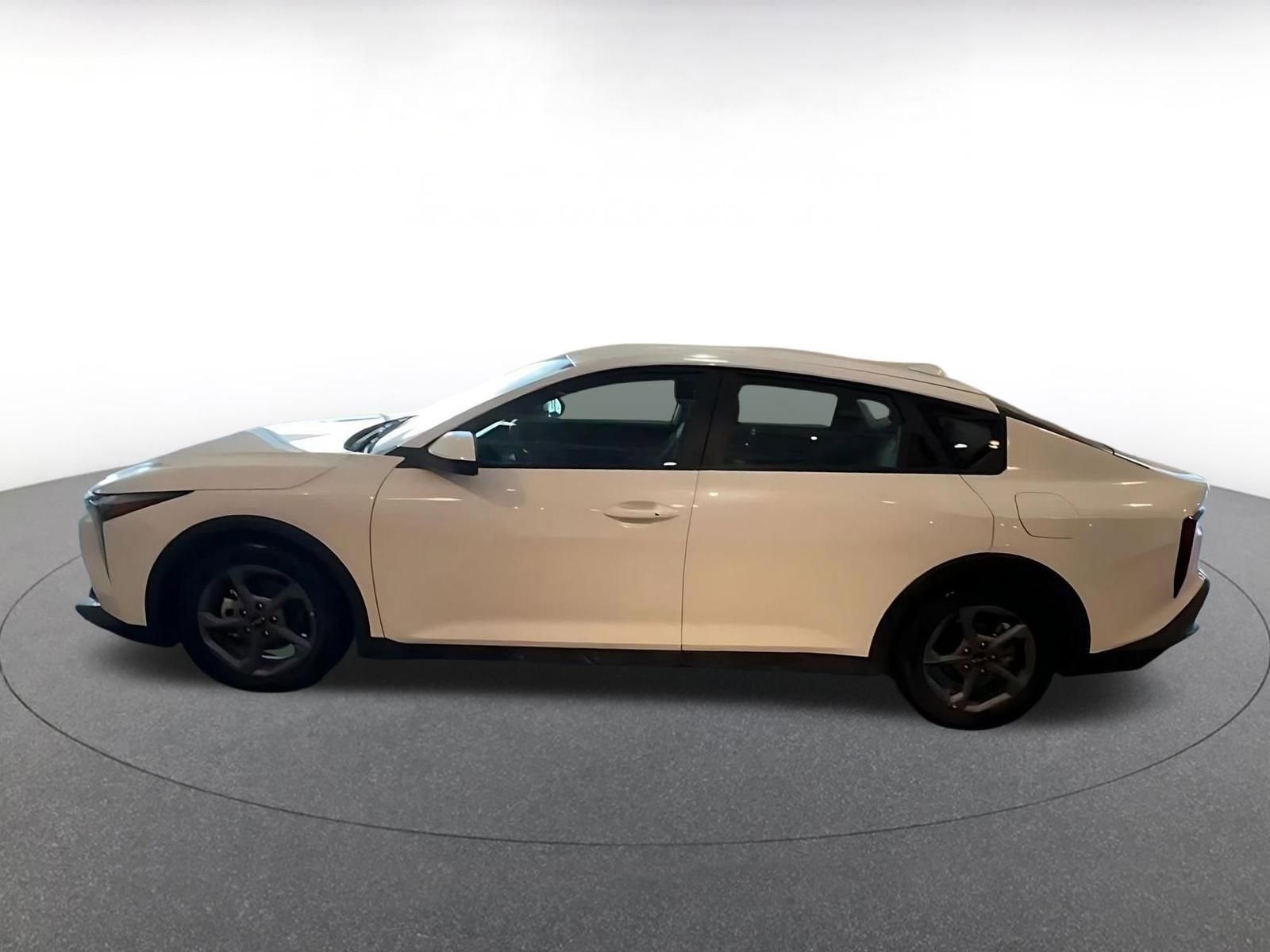 Used 2025 Kia K4 LXS image 8