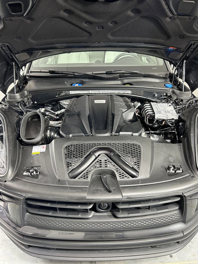 Certified 2023 Porsche Macan S AWD/4WD image 30