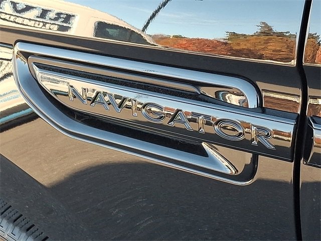 Used 2019 Lincoln Navigator Reserve image 36