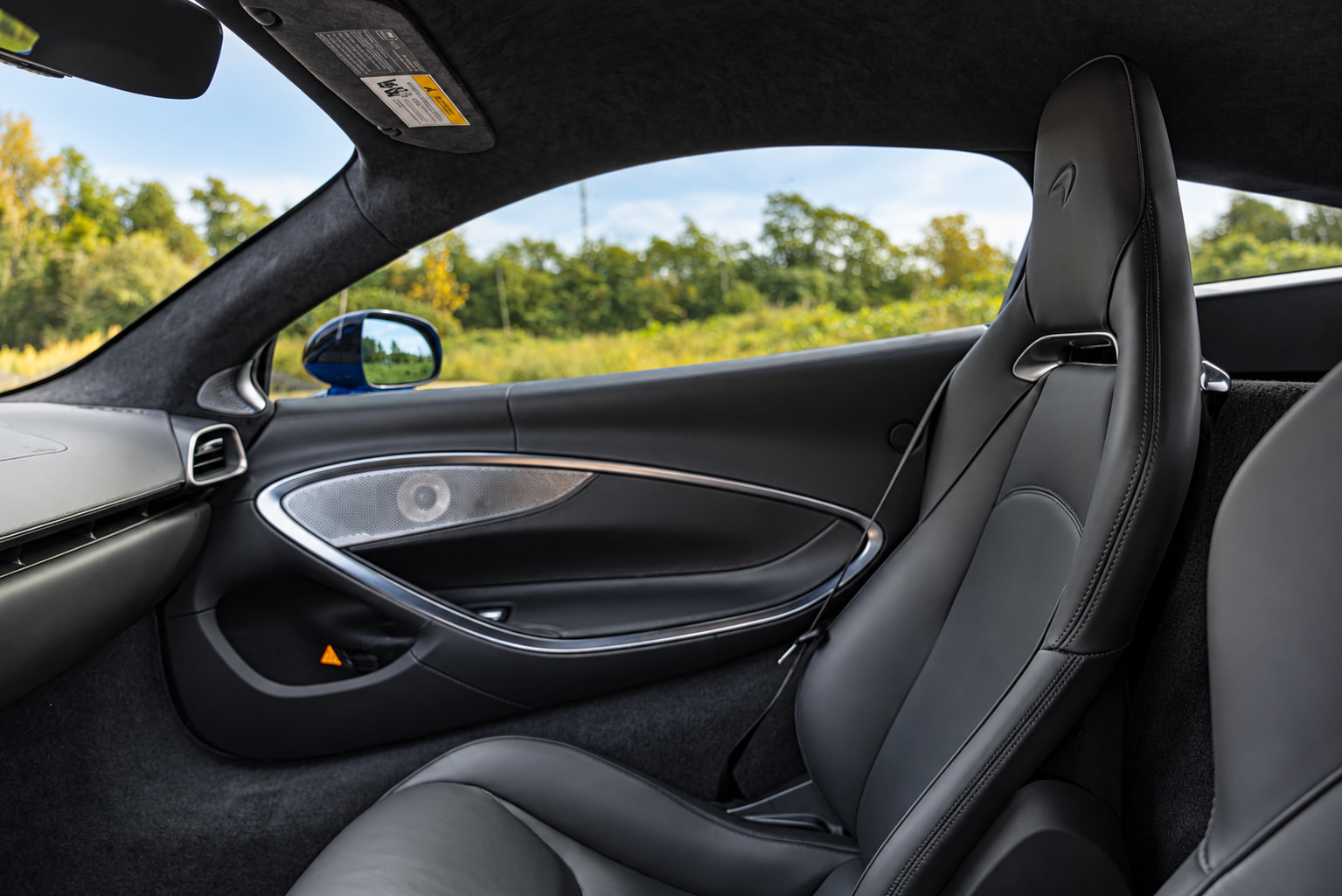 Used 2024 McLaren Artura RWD image 24