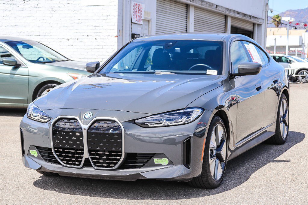Used 2023 BMW i4 eDrive35 w/ Premium Package RWD image 3