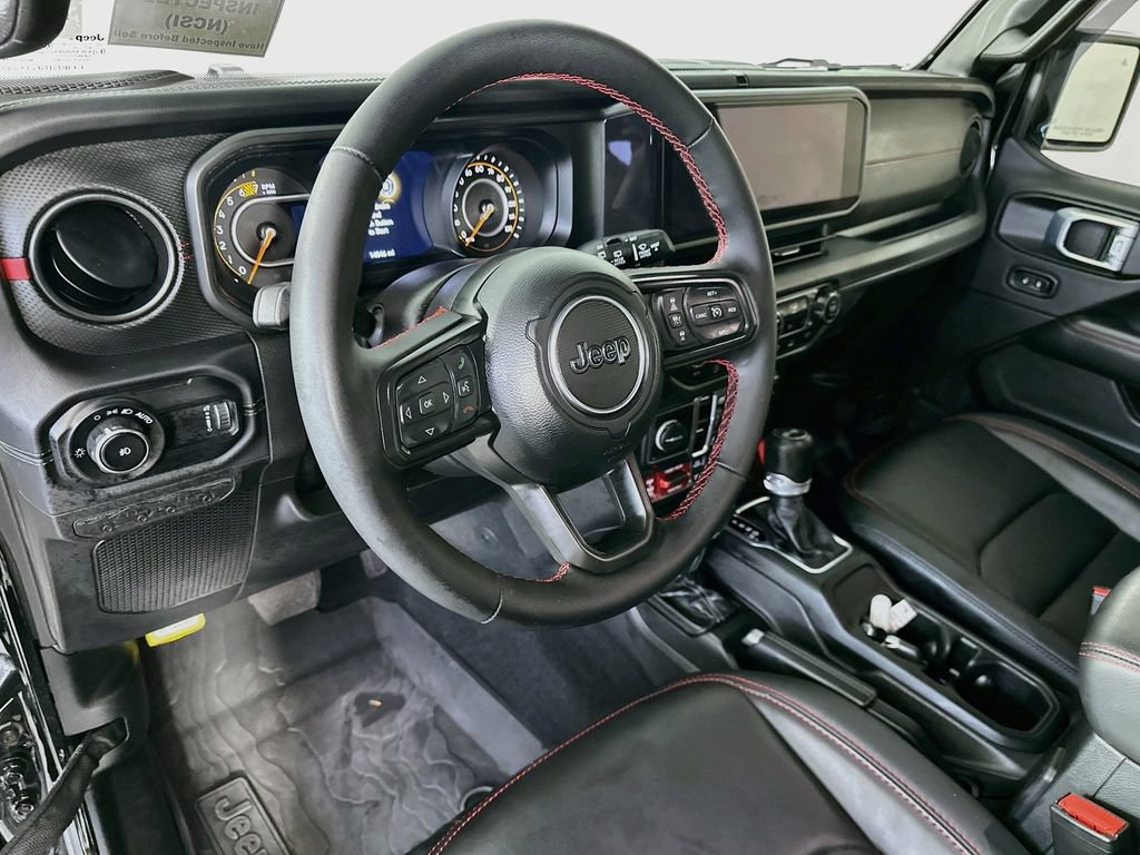 Used 2025 Jeep Wrangler Unlimited Rubicon AWD/4WD image 30