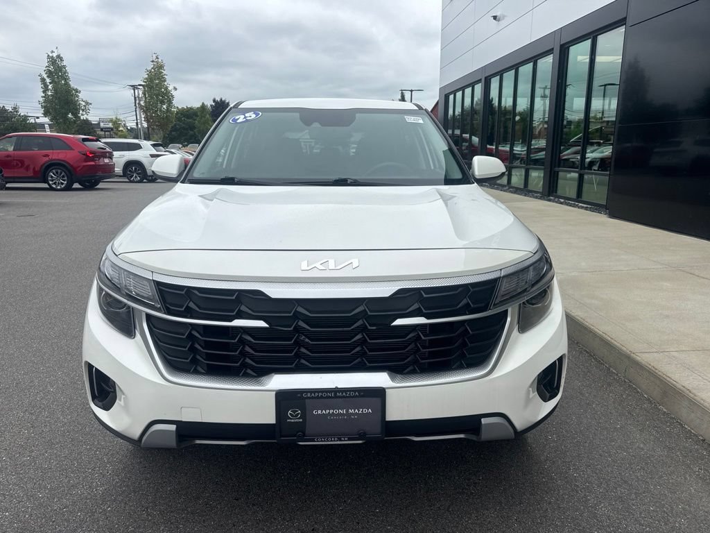 Used 2025 Kia Seltos LX AWD/4WD image 2