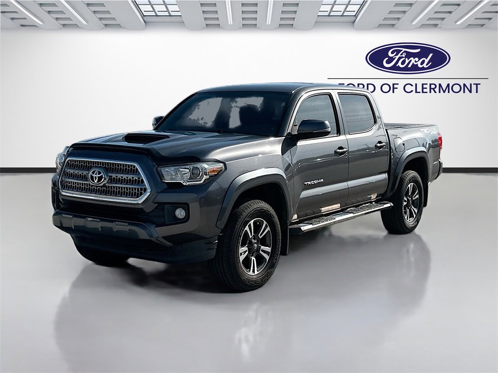 Used 2017 Toyota Tacoma TRD Sport image 3
