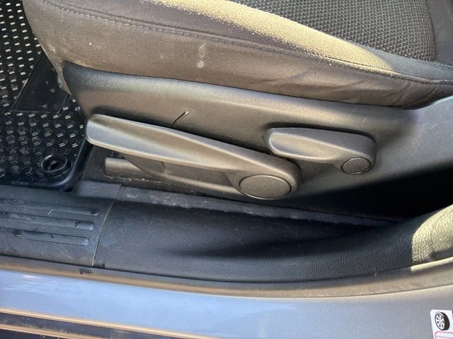 Used 2019 Jeep Cherokee Latitude w/ Cold Weather Group image 11