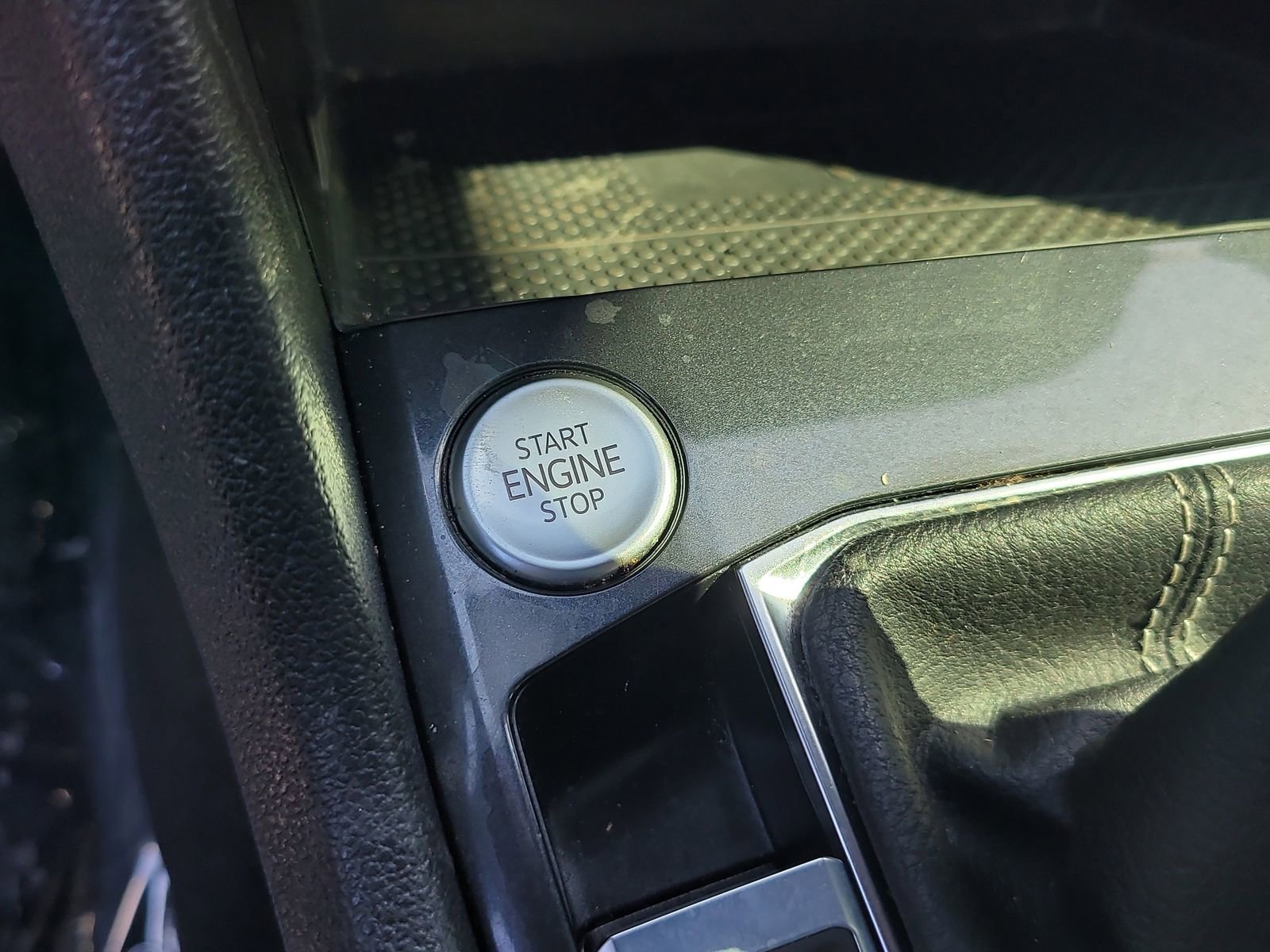 Used 2022 Volkswagen Tiguan SEL R-Line image 29