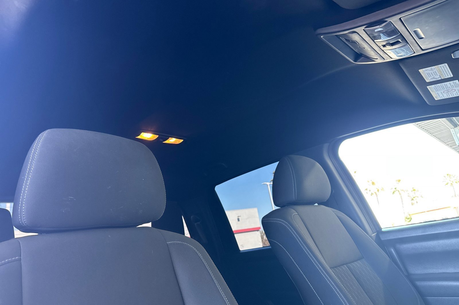 Used 2019 Nissan Titan SV w/ SV Convenience Package image 15