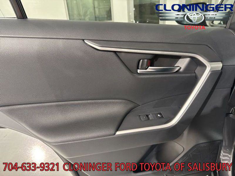 New 2025 Toyota RAV4 SE image 18