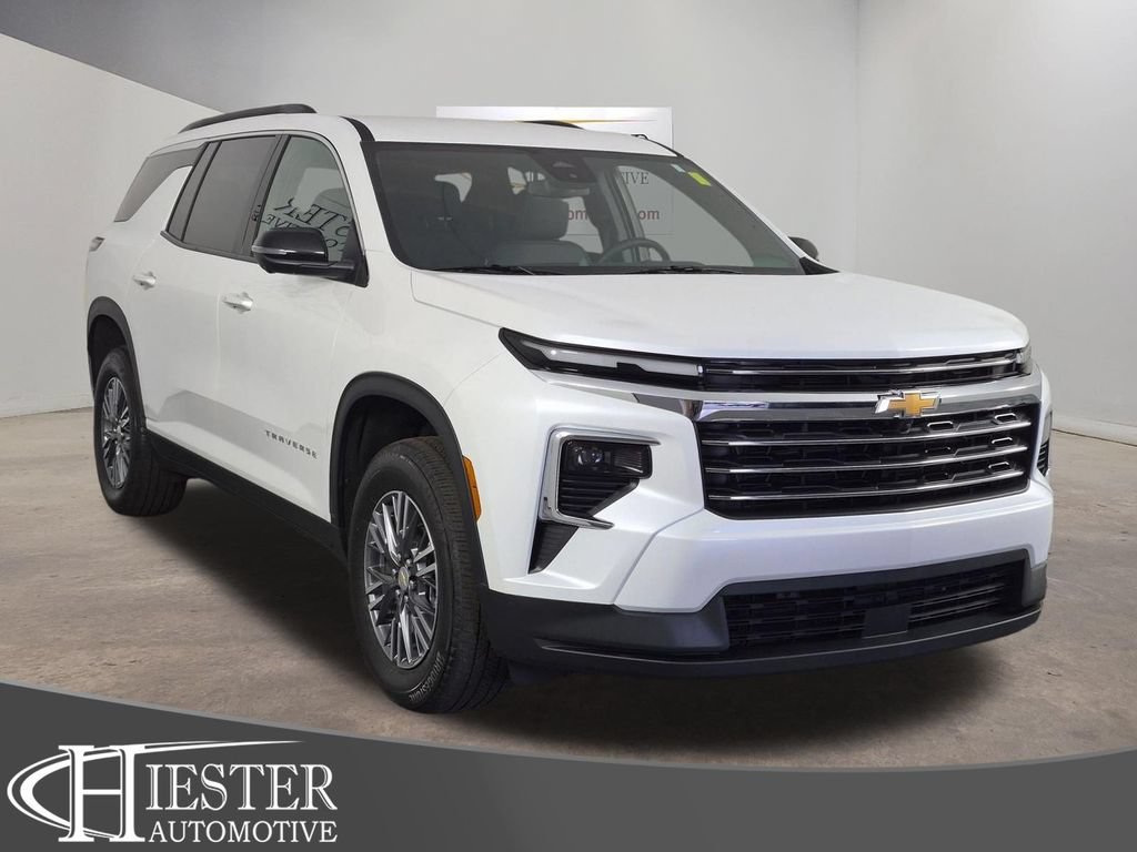 Used 2025 Chevrolet Traverse LT w/ Driver Confidence Package FWD image 1