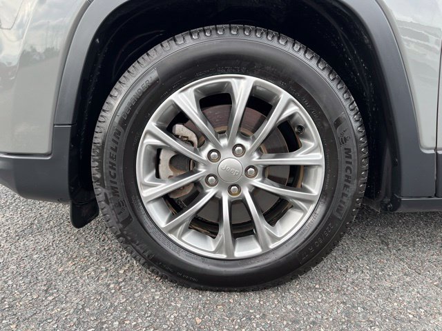 Used 2019 Jeep Cherokee Latitude Plus FWD image 7