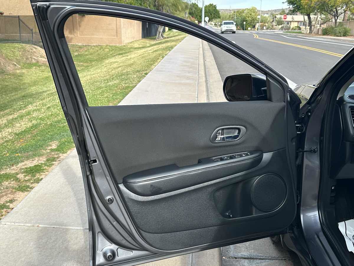 Used 2017 Honda HR-V LX image 37