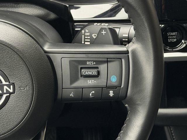 Used 2025 Nissan Pathfinder SV FWD image 13