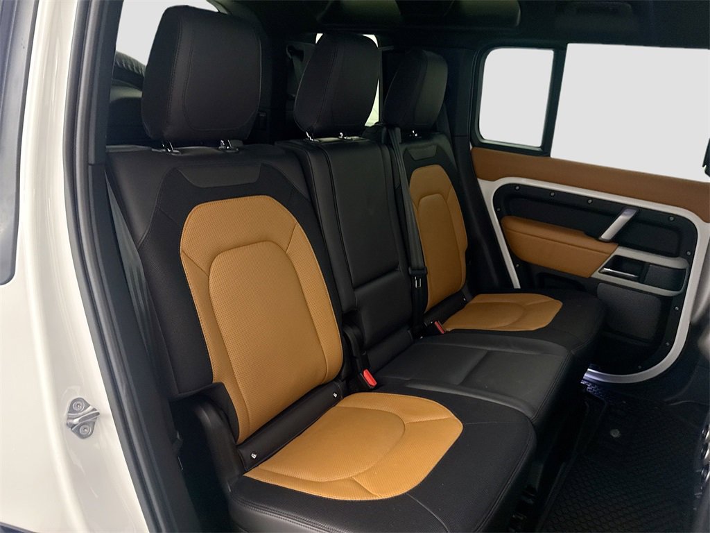Used 2023 Land Rover Defender 110 X-Dynamic SE image 30