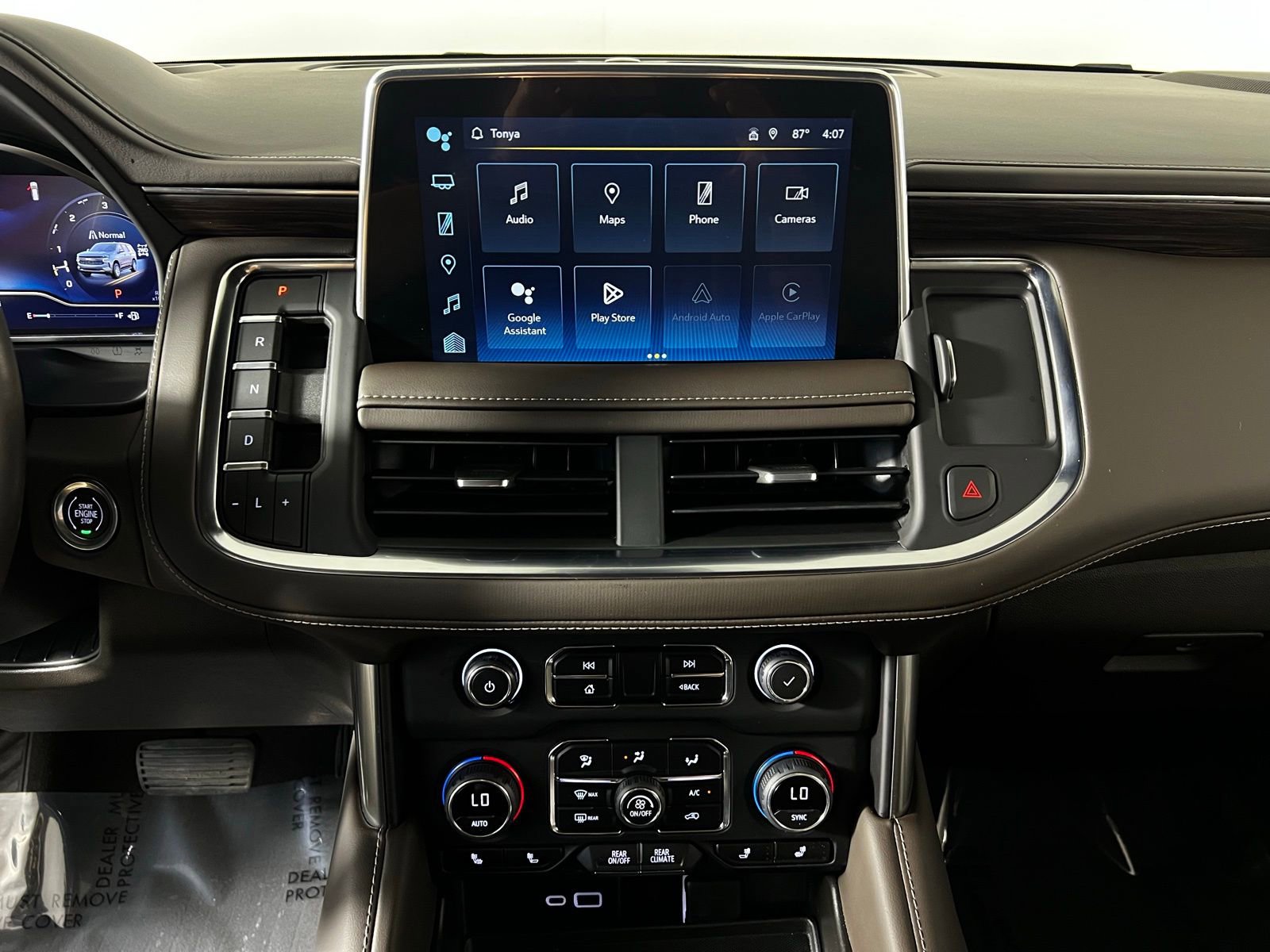 Used 2023 Chevrolet Tahoe Z71 w/ Z71 Off-Road Package AWD/4WD image 19