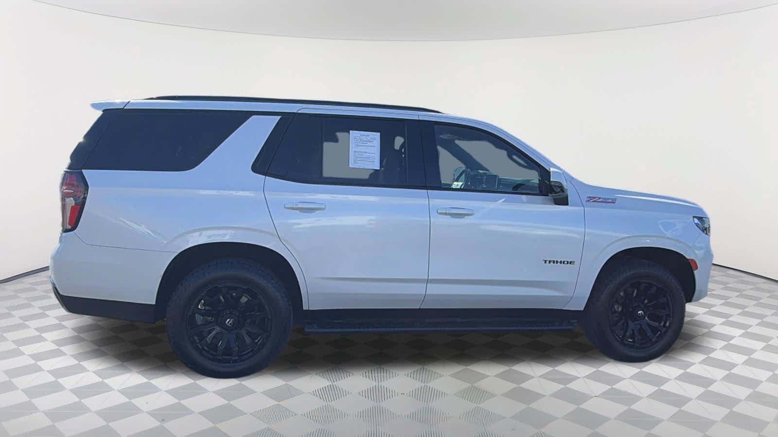 Used 2022 Chevrolet Tahoe Z71 w/ Luxury Package AWD/4WD image 4