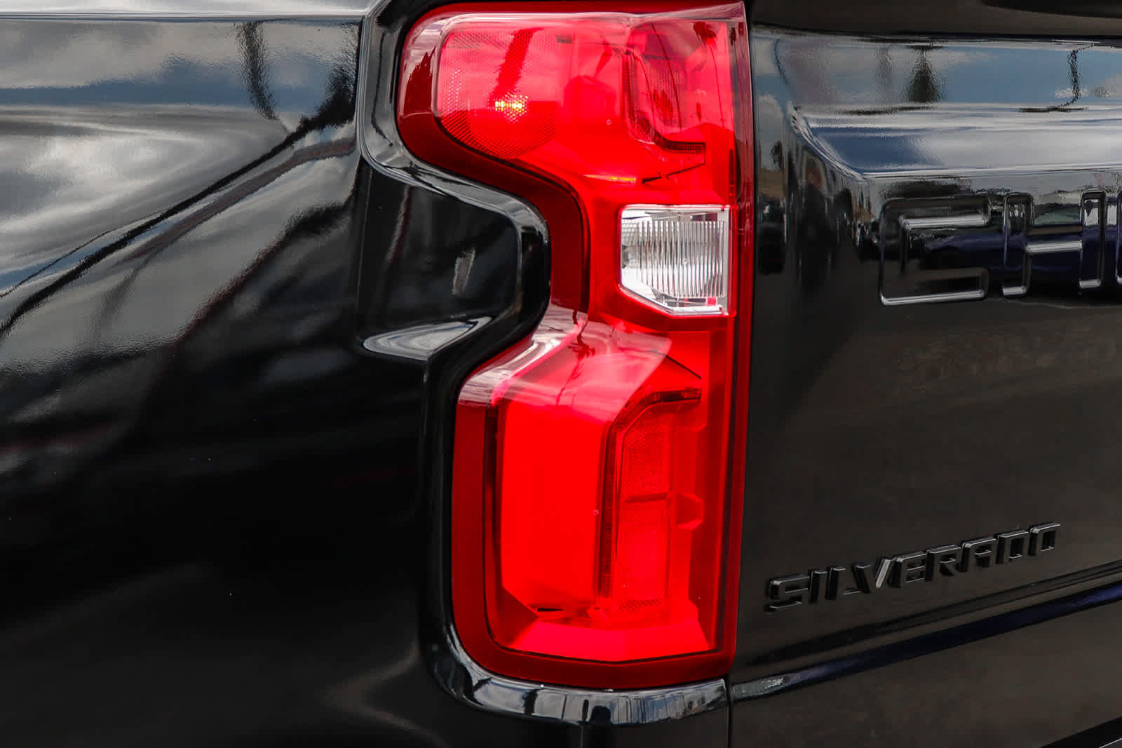 Used 2022 Chevrolet Silverado 1500 RST w/ LPO, Dark Essentials Package RWD image 11