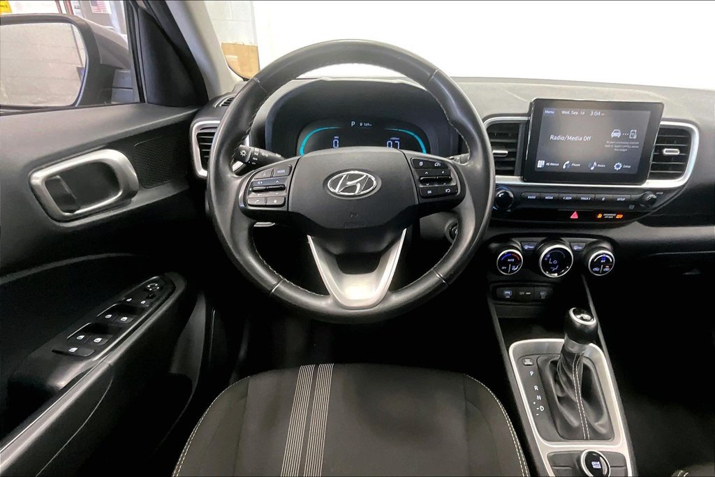 Used 2025 Hyundai Venue SEL FWD image 5
