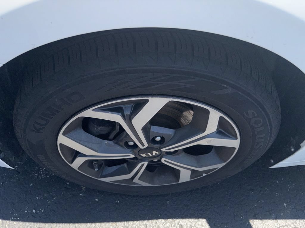 Used 2020 Kia Forte LXS FWD image 14