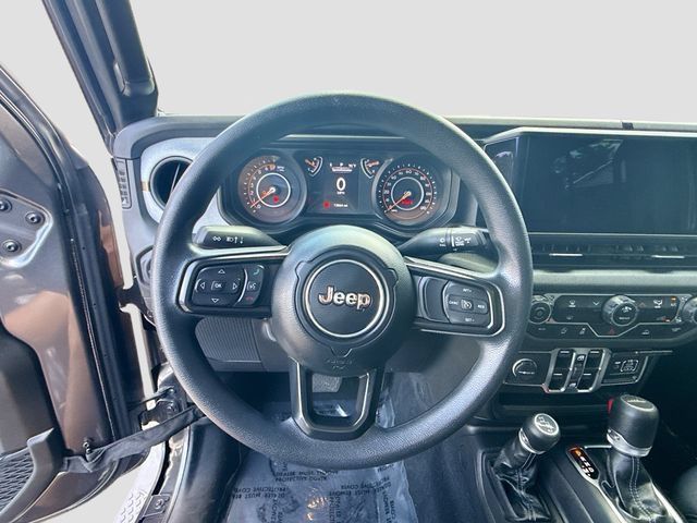Used 2025 Jeep Gladiator Sport AWD/4WD image 11