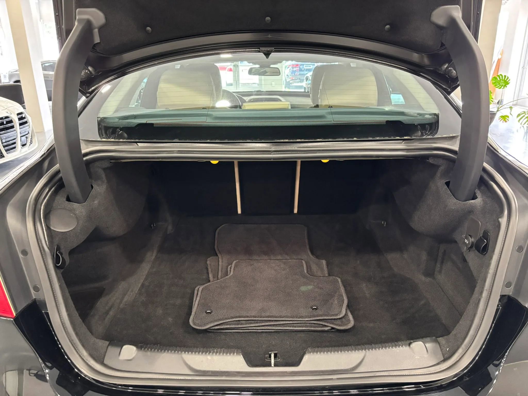 Used 2017 Jaguar XE Premium RWD image 45