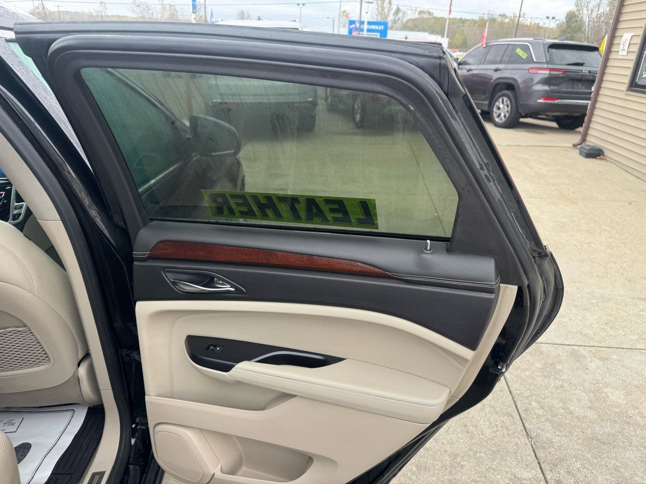 Used 2013 Cadillac SRX Luxury w/ Driver Awareness Package image 17