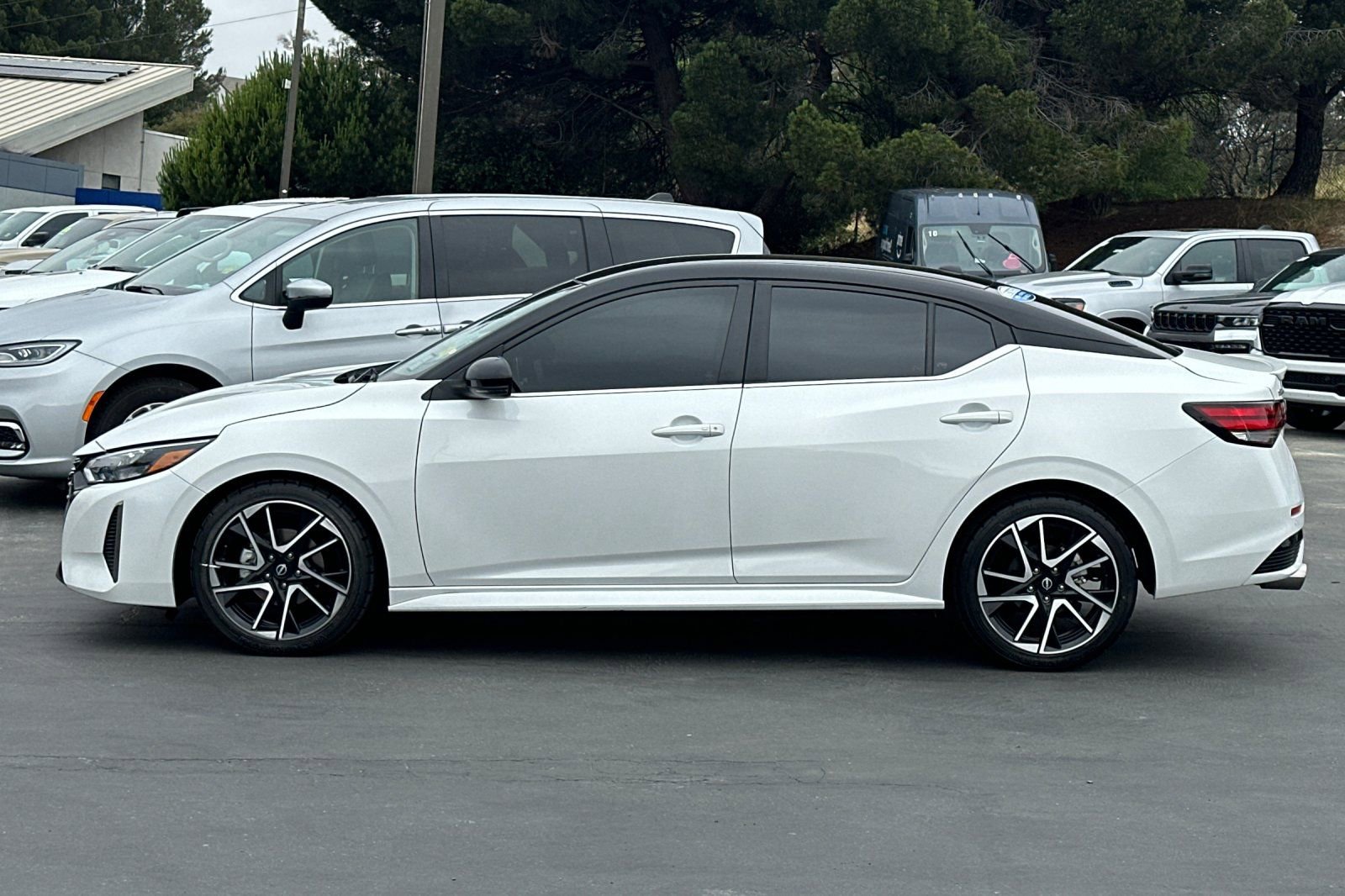 Used 2024 Nissan Sentra SR w/ Lighting Package FWD image 10