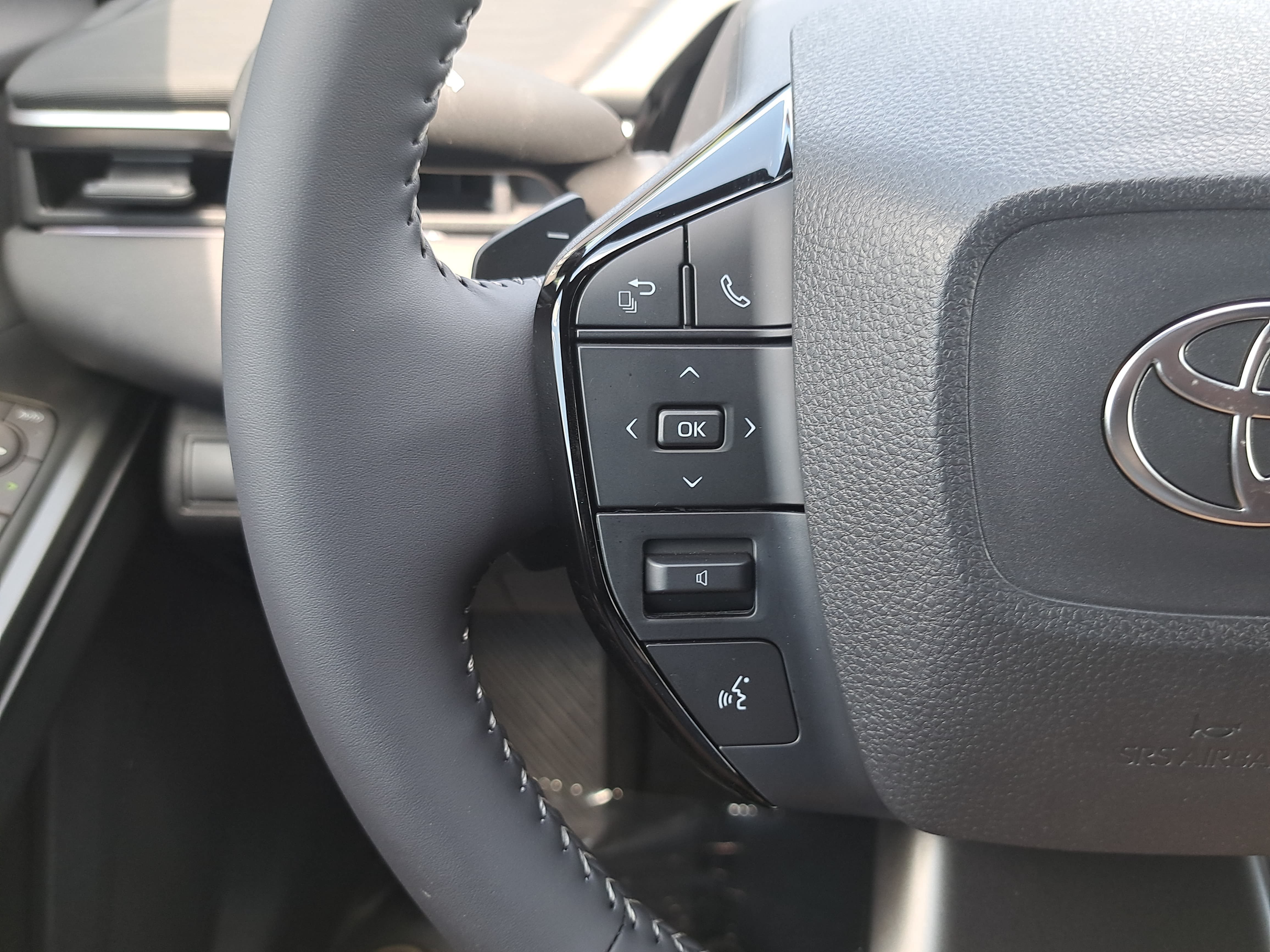 Used 2026 Toyota C-HR AWD/4WD image 18