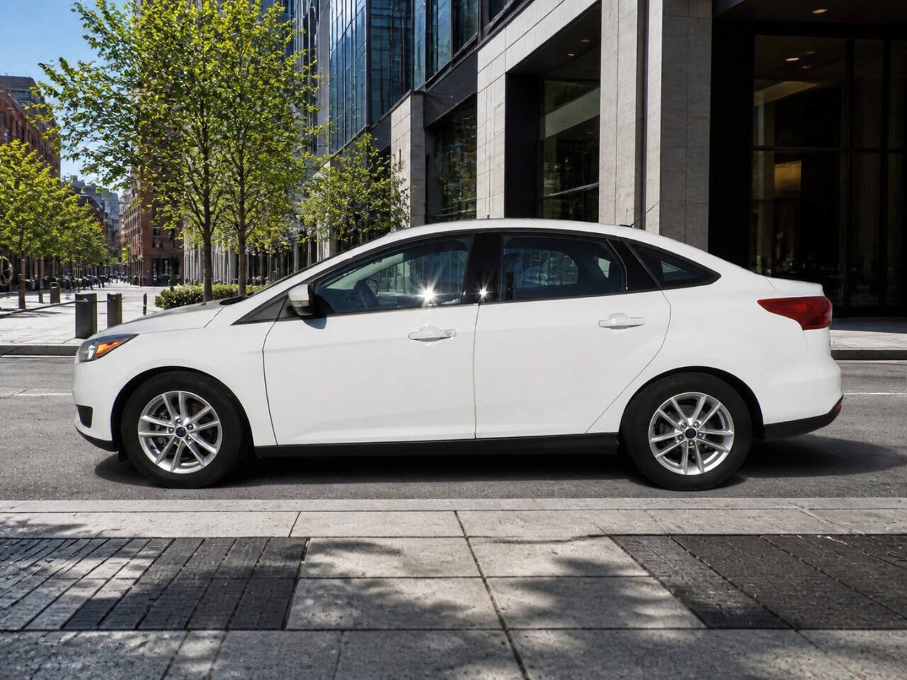 Used 2016 Ford Focus SE FWD image 1