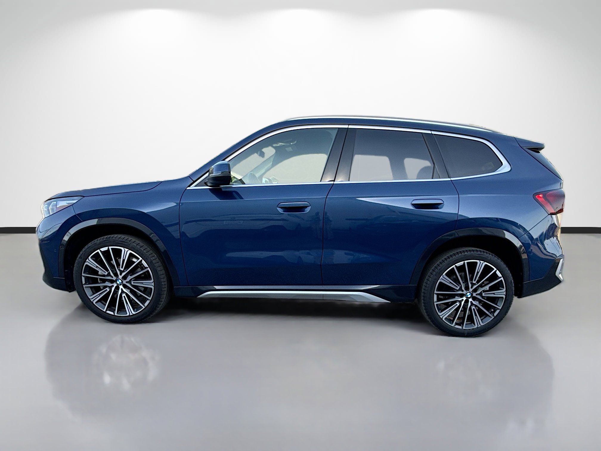 Used 2025 BMW X1 xDrive28i w/ Convenience Package AWD/4WD image 6