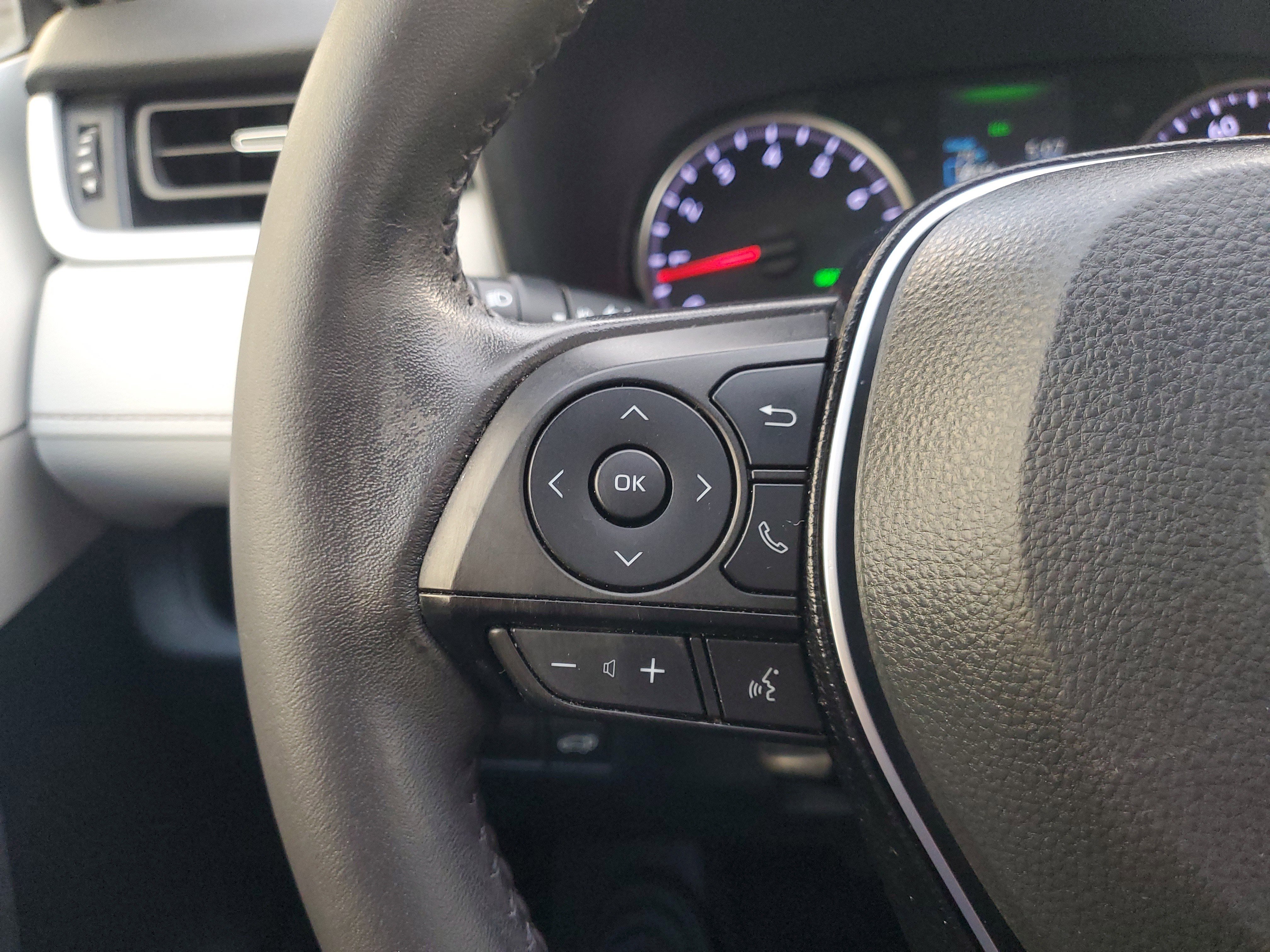 Used 2020 Toyota RAV4 XLE Premium image 22